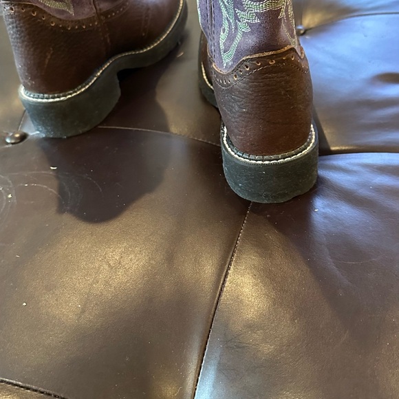Justin western boot size 7B. Only used once. In excellent condition. - Picture 4 of 6